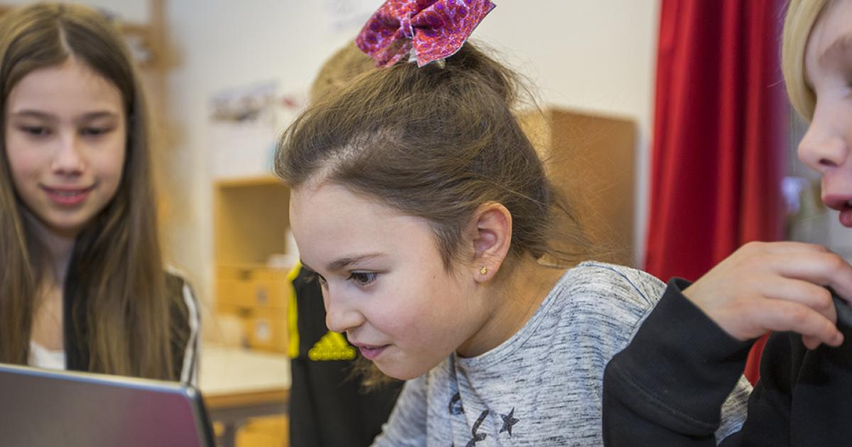 Kokosimme opettajille paketin Helsingin yliopiston eri yksiköiden, tutkijoiden tai yhteistyöhankkeiden tuottamista materiaaleista ja tehtävistä, jotka sopivat etäopetukseen.