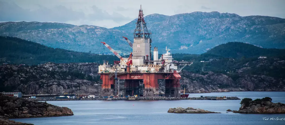 Oil rig West Hercules in Bergen. Photo by Ted McGrath, licensed under CC BY-NC-SA 2.0.