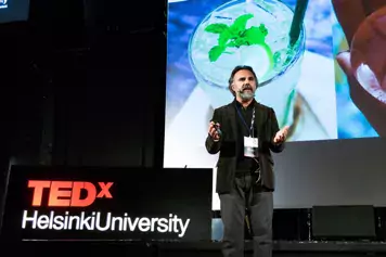 Vincenzo Cerullo delivering his Ted Talk 2017