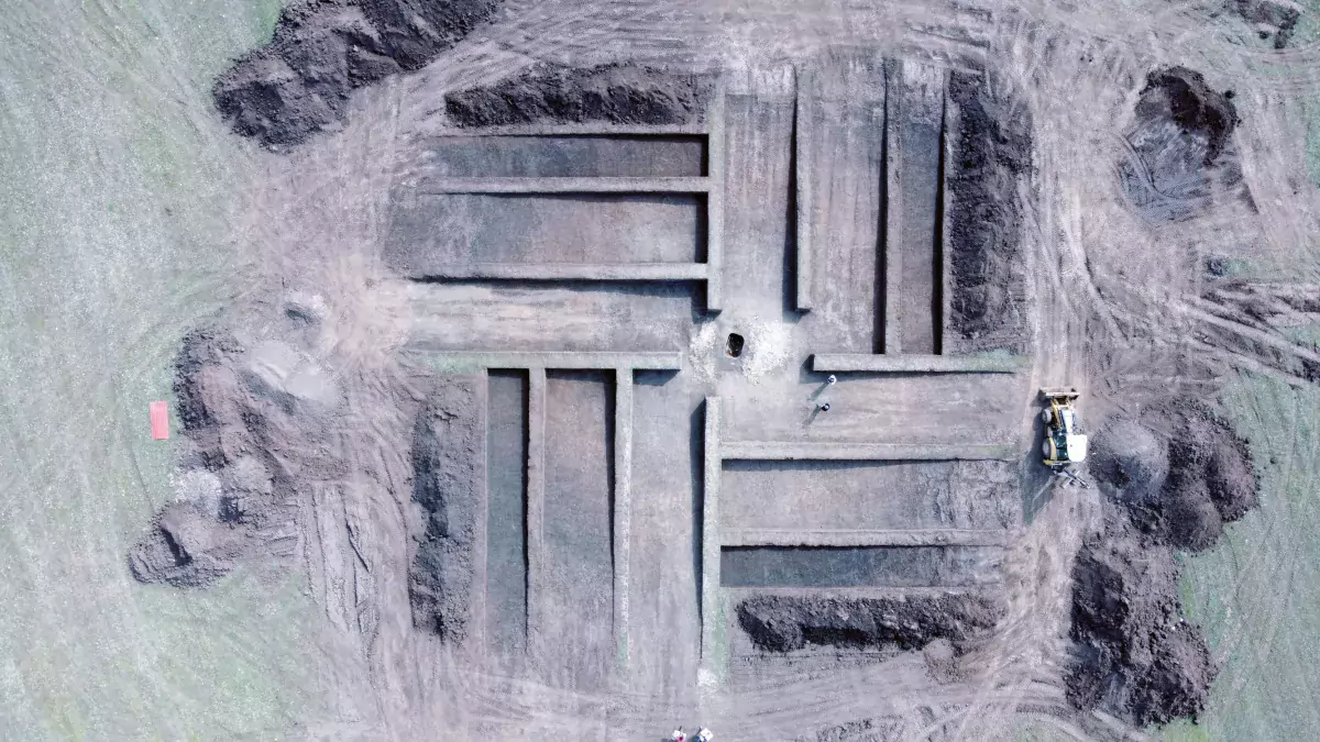 Aerial view of burial mound at Ariceștii-Rahtivani, picture 5