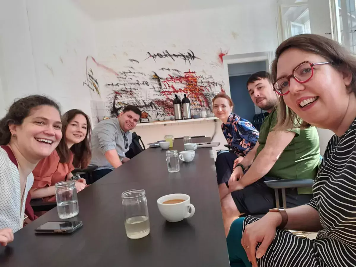 Lani Hartikainen. Sabine Volk, Daniel Sarovec, Ruta Kazlauskaite, Ales Michal and Emilia Palonen discussing Czech politics.