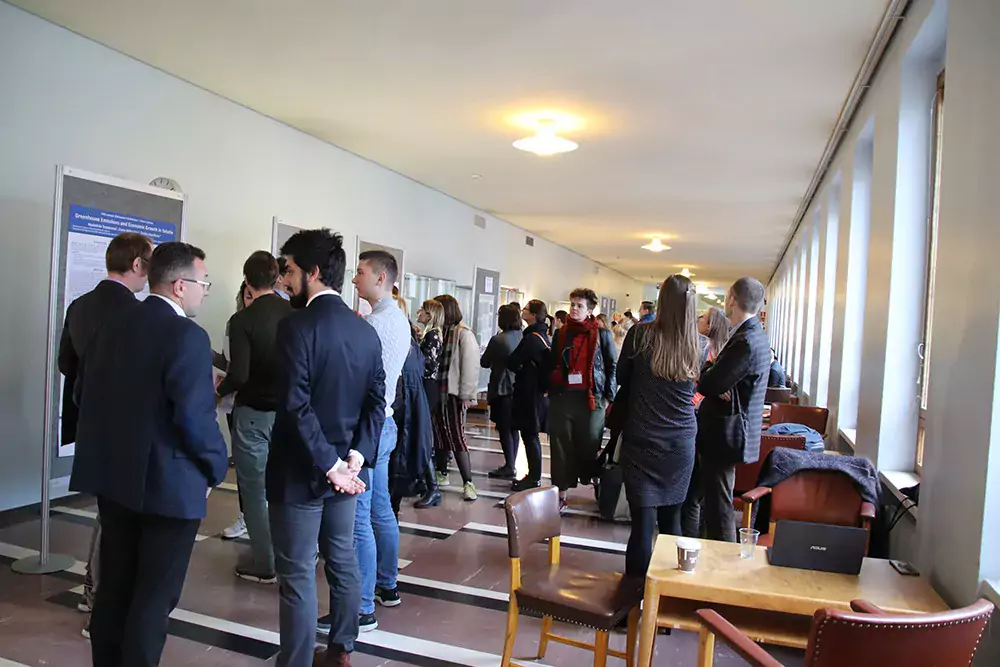 Poster session attracted a lot of interested listeners