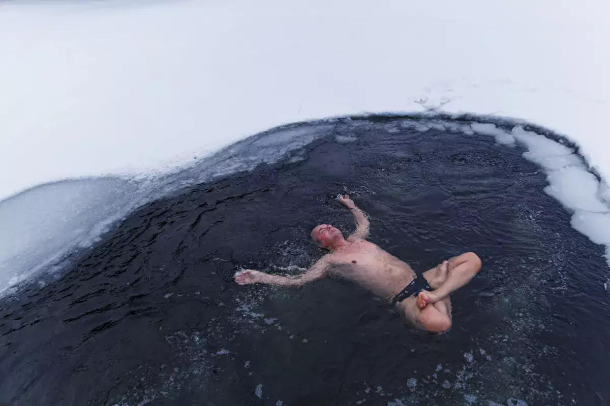 Winter swimming, (c) Jussi Helssten/City of Helsinki